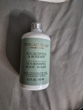 Eucalyptus & Rosehip Nourishing Body Wash - Green